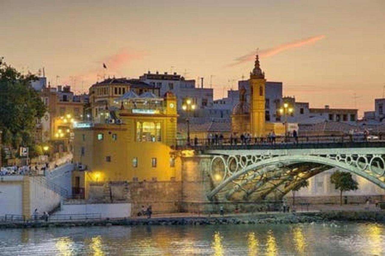 דירות סביליה Atico Aire De Triana מראה חיצוני תמונה